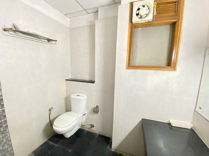 Bathroom 3, Hotel Radient Casa, Gautam Buddha Nagar