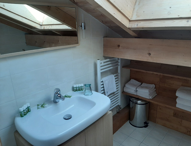 Bathroom 4