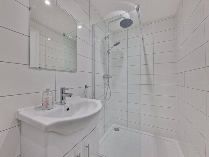 Bathroom 4, Dysa Bentinck House, Lancashire