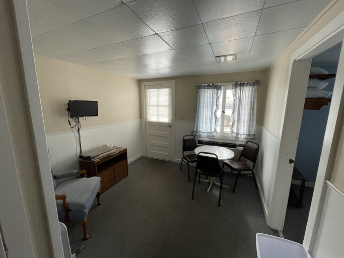 Others 4, Autrain Motel, Alger