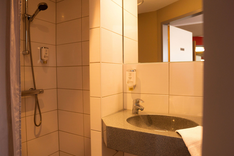 Bathroom 5, HotelSportforum, Rostock
