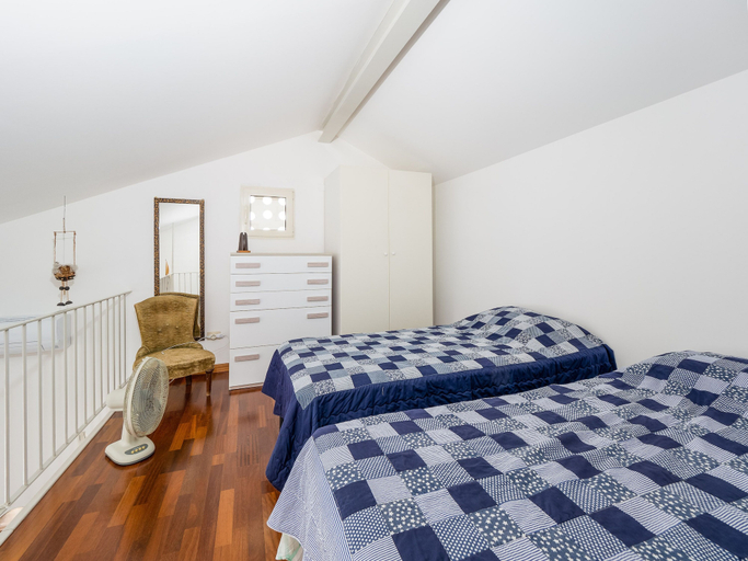 Room 2, La nave del té, Napoli