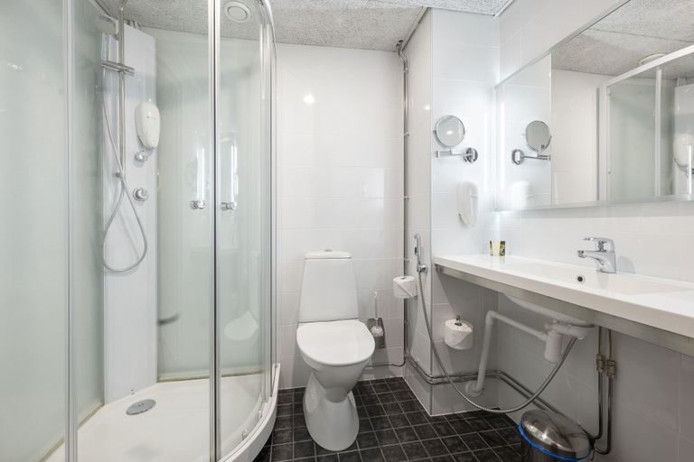 Bathroom 4, Spa Hotel Runni, North Savonia