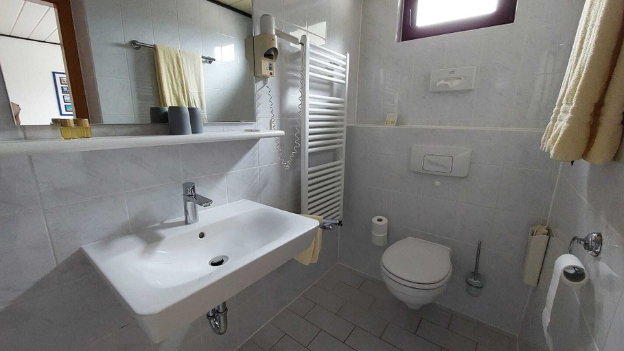 Bathroom, Hotel Zur Kupferkanne, Mayen-Koblenz