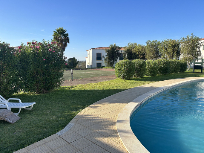 Sport & Beauty 5, Poolside Apartment with 2 bedrooms, patio and BBQ, Albufeira