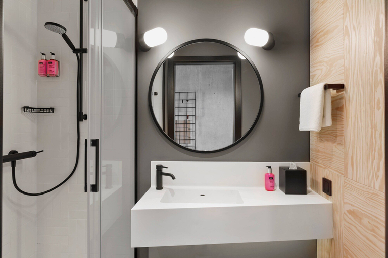 Bathroom 5, Moxy Kaunas Center, Kauno