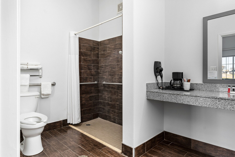 Bathroom 4, Super 8 by Wyndham Carthage TX, Panola