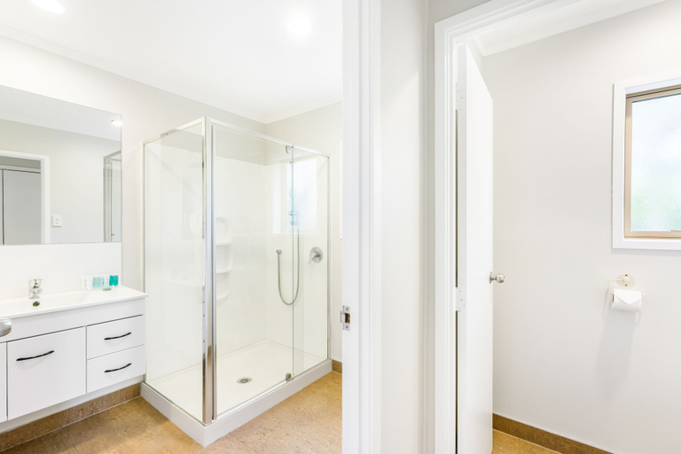 Bathroom 3, A Home away from Home - Netflix -Parking, Manukau