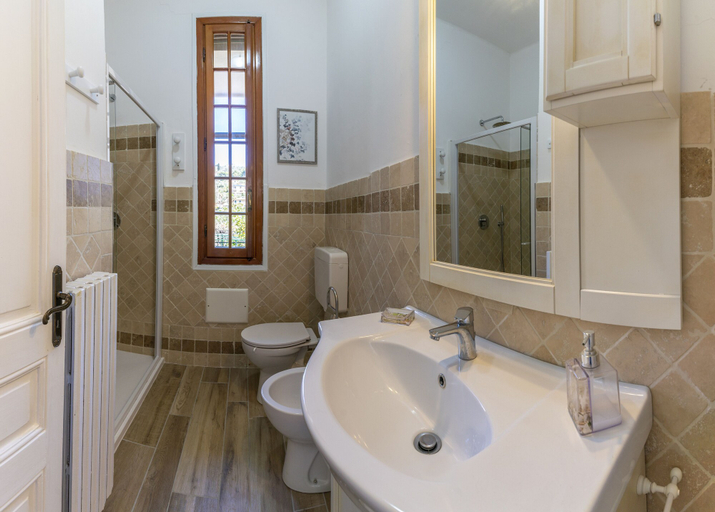 Bathroom 4, Villa Belvedere, Imperia