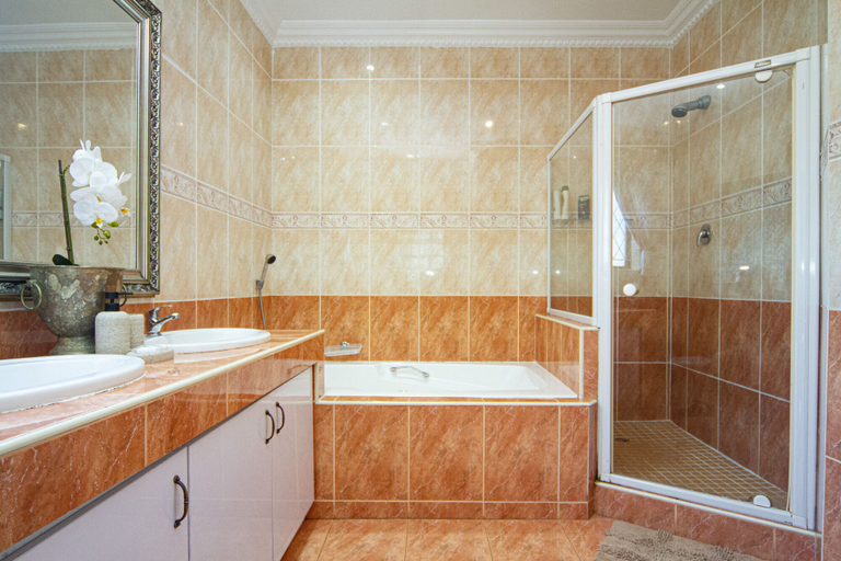 Bathroom 4, La Loggia B&B, eThekwini