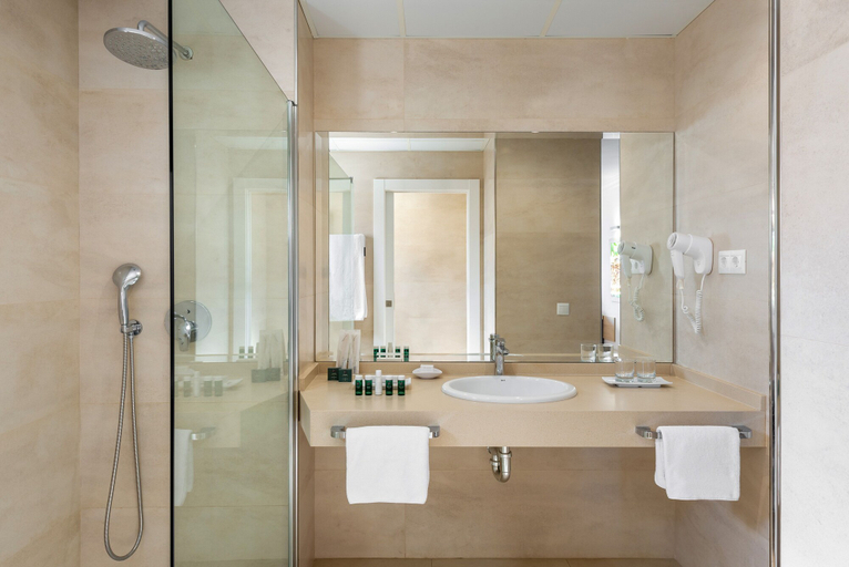 Bathroom 5, Hotel Las Arenas, Affiliated by Meliá, Málaga