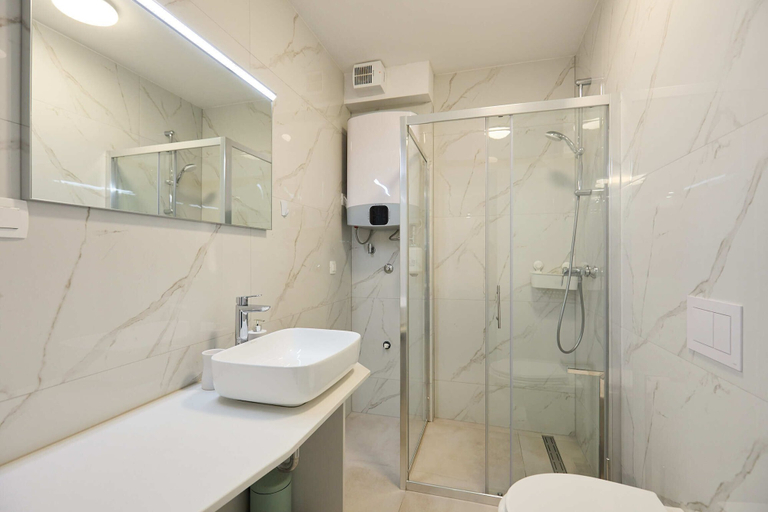 Bathroom 3, Hedera A12, Dubrovnik