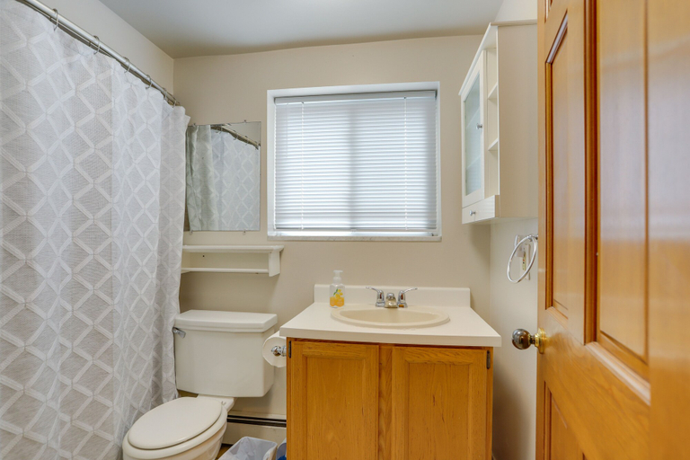 Bathroom 4, Oak Harbor Lake Home w/ 4 Decks + Seating!, Ottawa