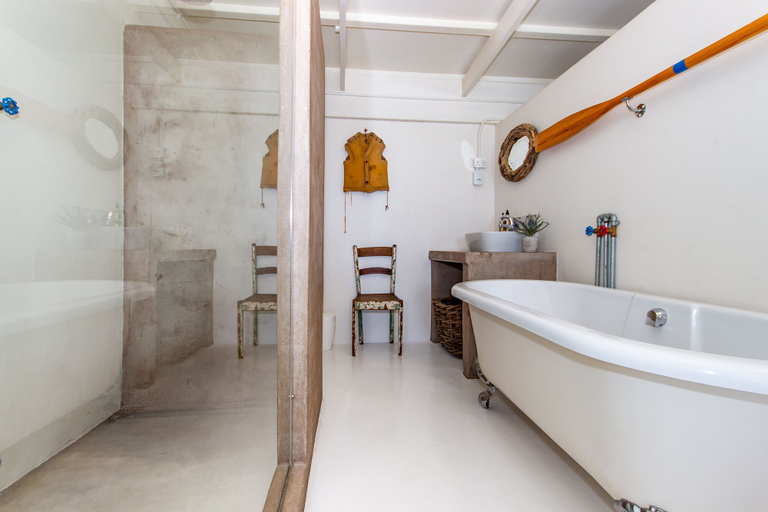 Bathroom 4, SaWestCoast & Beyond, West Coast