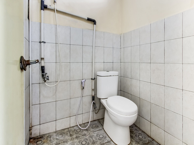 Bathroom 3, OYO Life 91374 Asia Stay Semarang Syariah, Semarang