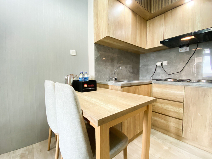 Dining room 4, Simply Look And Comfort 1Br Vasanta Innopark Apartment, Cikarang