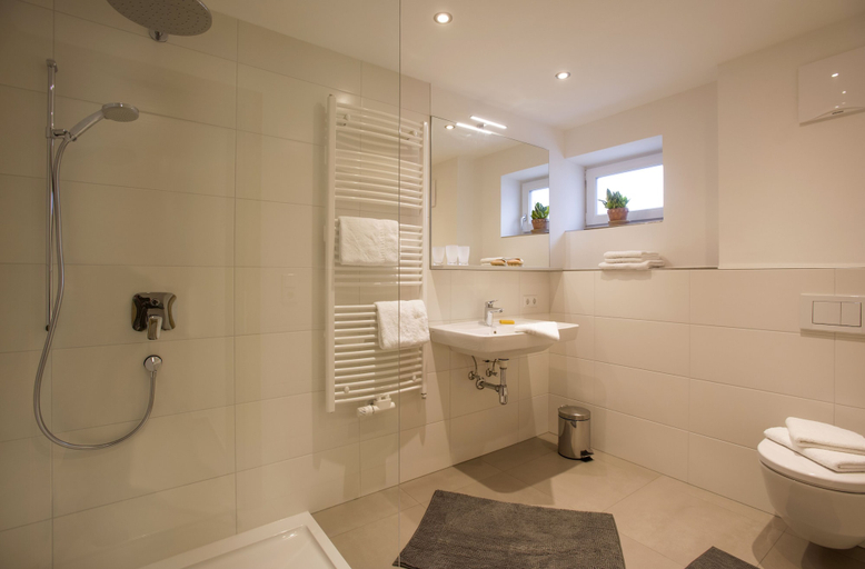 Bathroom 3, Alpine Homes - Haus Haggenmüller, Kitzbühel