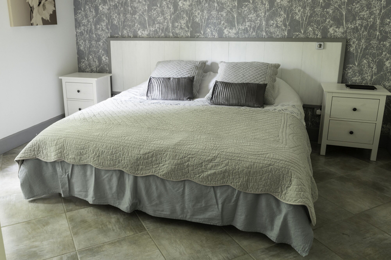 Bedroom 2, Le Moulin du Fontcourt, Charente