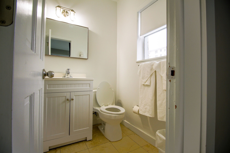 Bathroom 3, Shore View Hotel, Broward