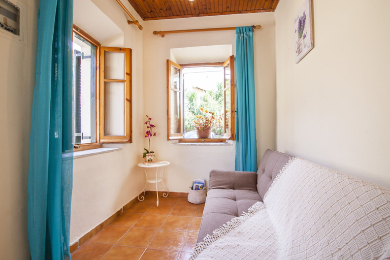Living room, Old Barber Shop by Konnect, 1,2km from Dassia beach, Ionian Islands
