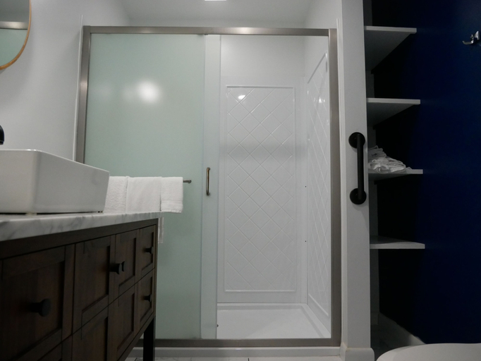 Bathroom 3, The Lodge at Great Oak Landing, Kent