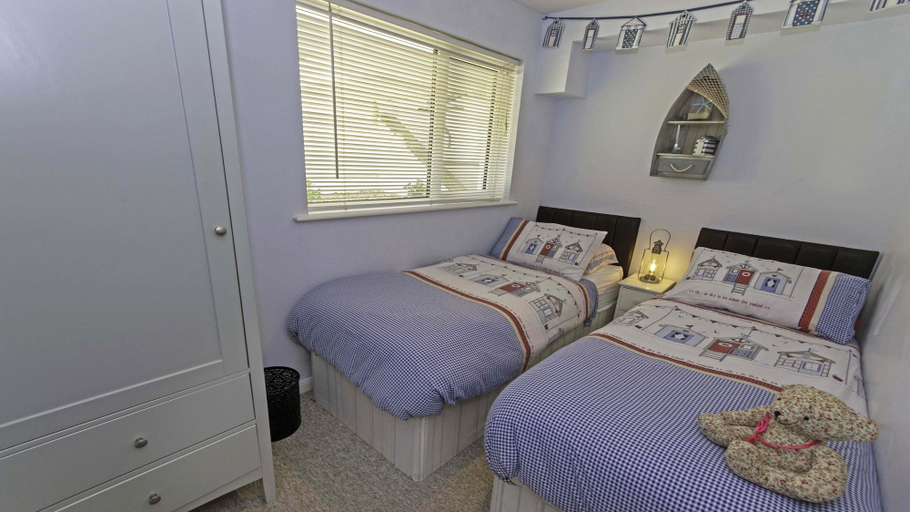 Bedroom 3, Clifton Court Apt 19 With Heated Pool, Devon