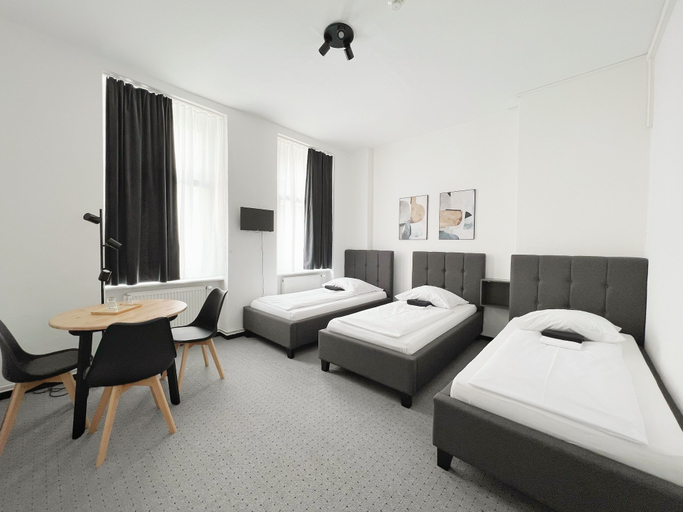 Bedroom 3, Hotel AVAlex, Berlin