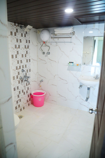 Bathroom 4, Turtle Hotel, Mumbai Suburban