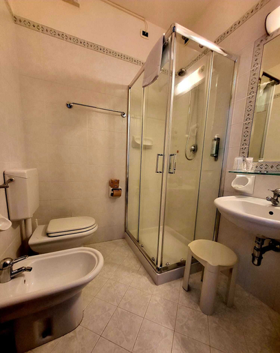 Bathroom 4, Albergo San Biagio, Siena