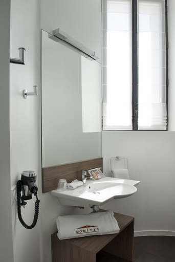 Bathroom 3, Le Château des Plans, Deux-Sèvres