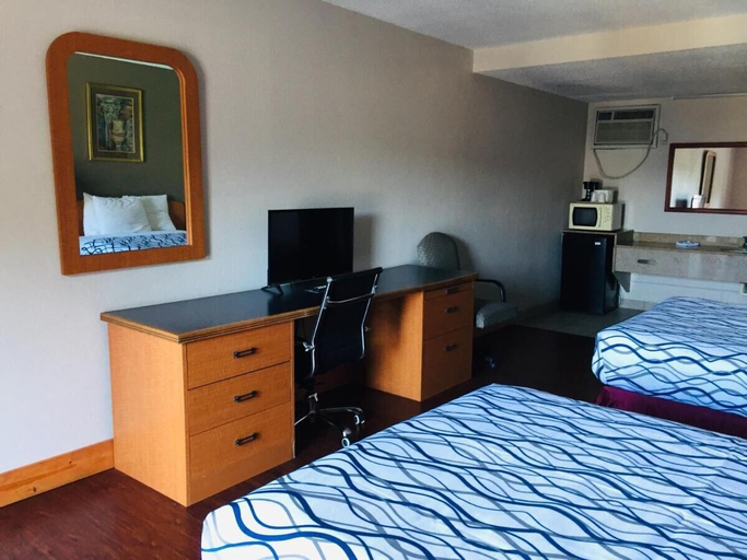 Bedroom 4, Bear Mount Inn & Suites, Sevier