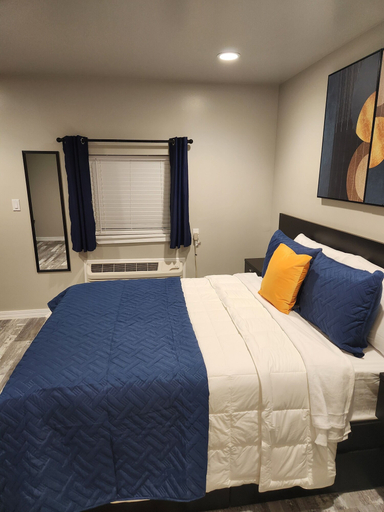 Bedroom 2, Gibson Motel, Nowata