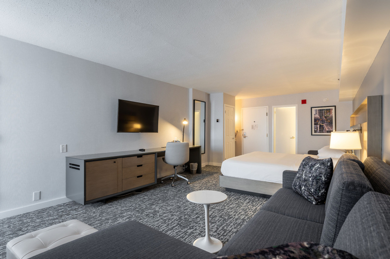 Bedroom 4, DoubleTree by Hilton New York JFK Airport, New York