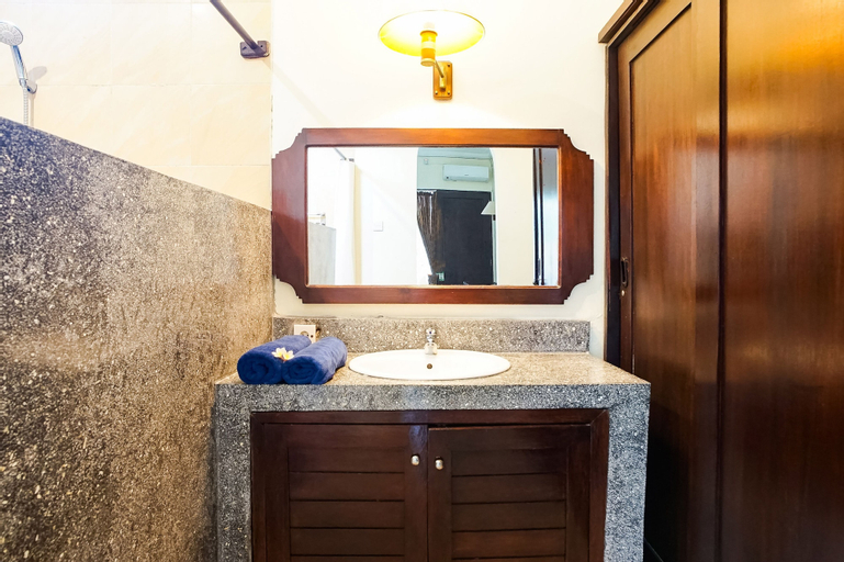 Bathroom 12