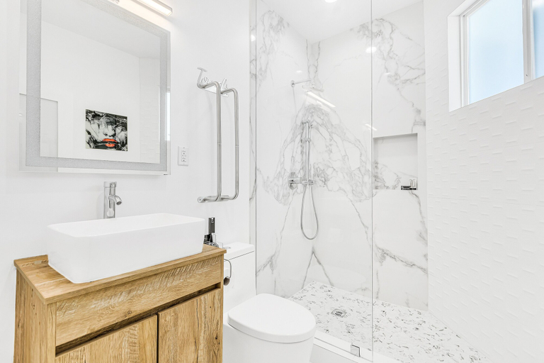 Bathroom 4, SW Beach Hotel, Los Angeles