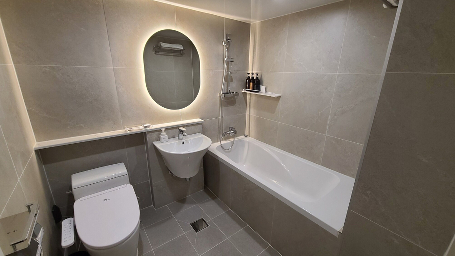 Bathroom 5, Hotel Andrest, Sasang