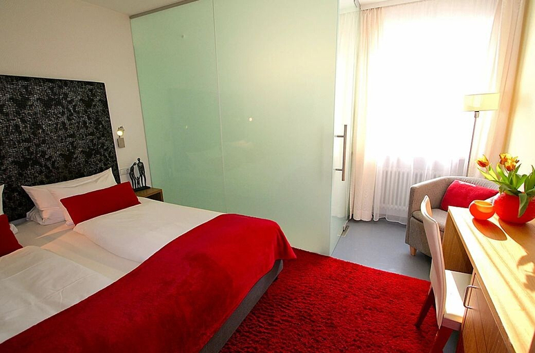Bedroom 4, Maxhotel, Lindau (Bodensee)