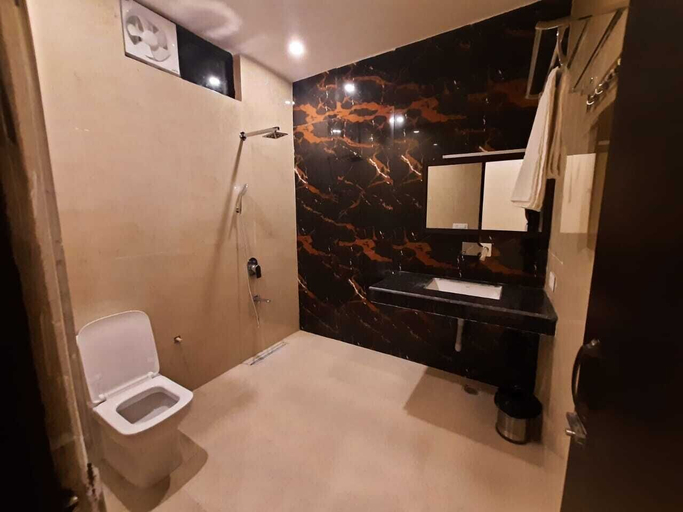 Bathroom, THE PALMS RESORT, Dehradun