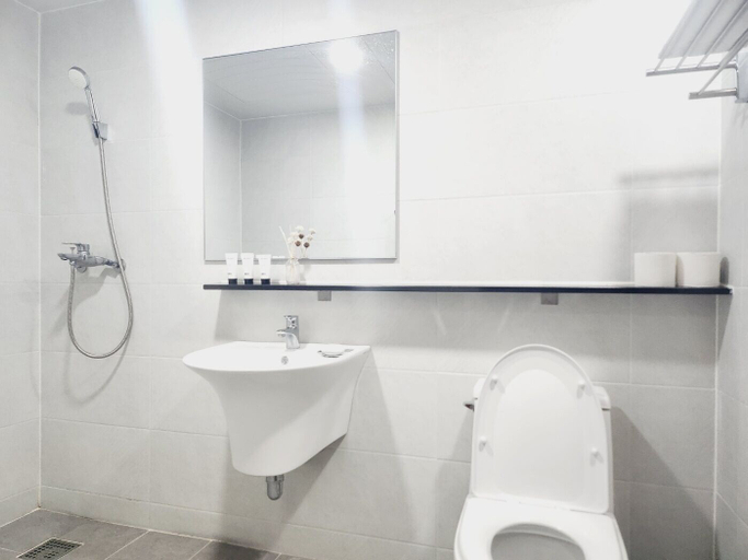 Bathroom 3, Ocean Valley Resort, Yangyang