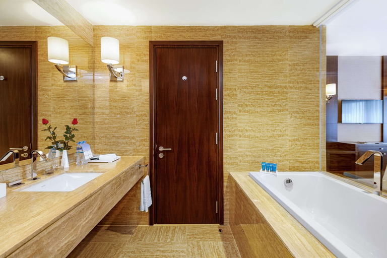Bathroom 5, Wyndham Legend Halong Hotel, Hạ Long
