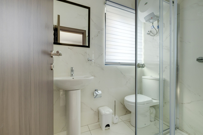 Bathroom, Chic 2BR Penthouse Steps From the Promenade