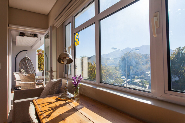Others 5, 109 on Dorp, Cape Winelands