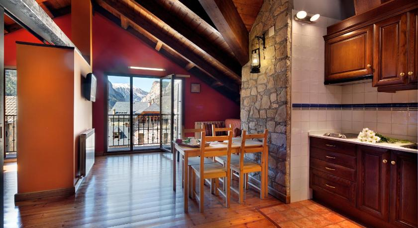 Villa de Plan Apartments&Suites, Huesca