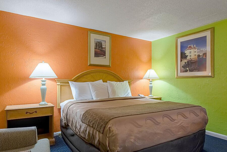 Bedroom 4, Highway Inn, Edgar