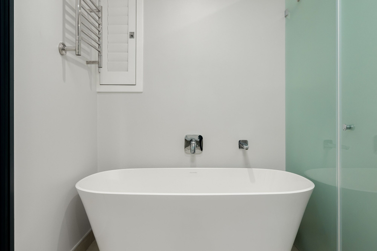 Bathroom 4, TenOnQ B4, City of Cape Town