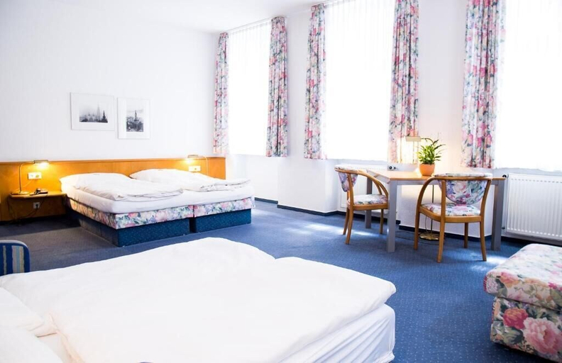 Bedroom 4, Hotel Am Rathaus, Heidelberg