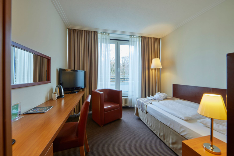 Bedroom 3, Hotel Bredeney, Essen