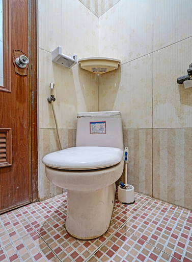 Bathroom 4, OYO 91334 Permata Papua Guest House, Garut