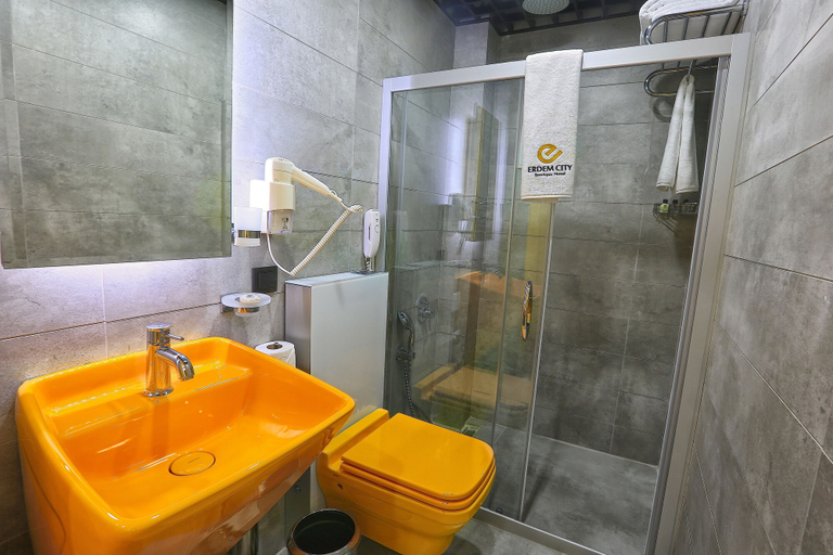 Bathroom 5, Erdem City Hotel, Kaş