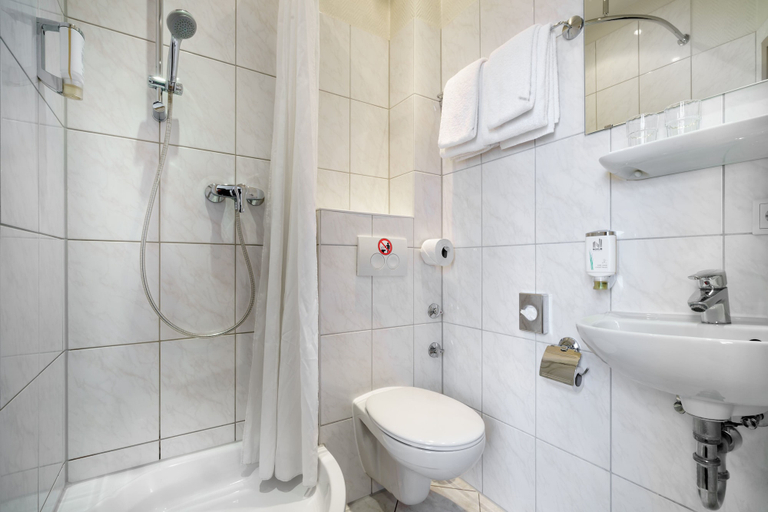 Bathroom 5, Hotel Continental Hamburg, Hamburg